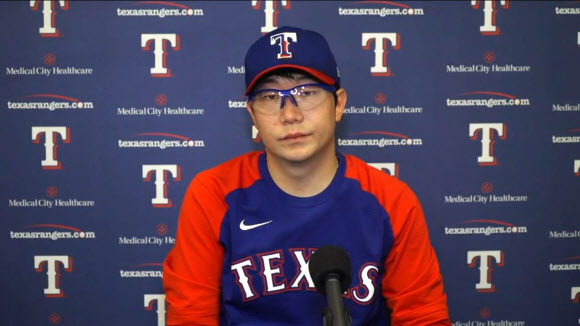 미국프로야구(MLB) 시범경기에 처음 등판한 양현종(텍사스 레인저스)이 8일 경기가 끝난 뒤 미국 언론과 화상 인터뷰를 하고 있다. 2021.3.8  텍사스 레인저스 구단 화상 인터뷰 캡처