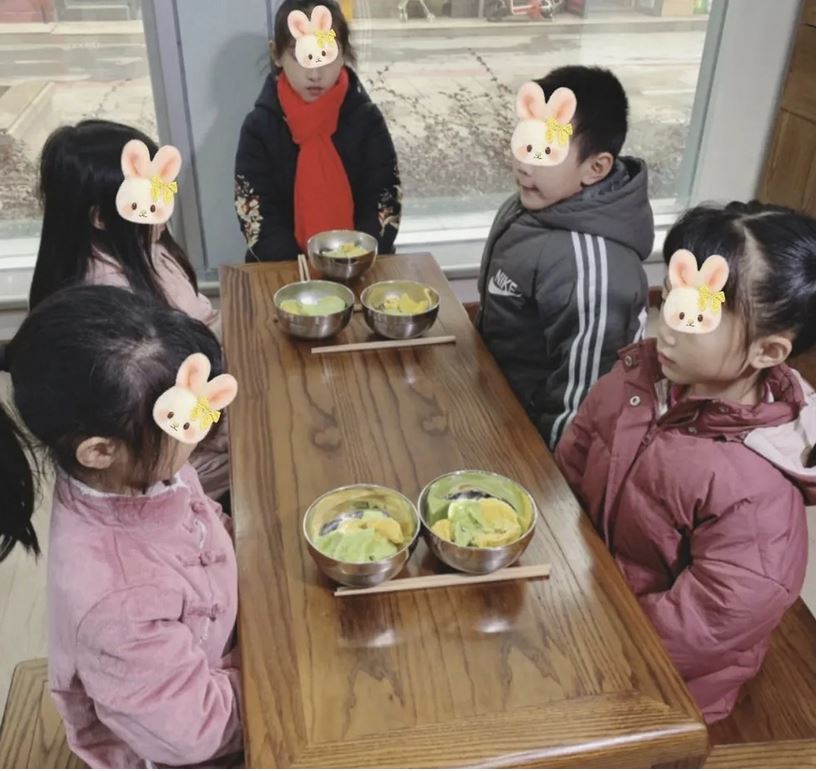 중국 청두의 한 유치원에서 아이들에게 제공한 채식. 출처:웨이보