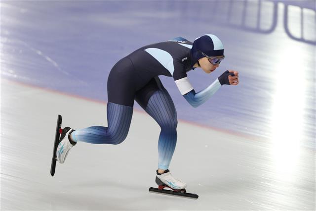 12일 오후 서울 노원구 태릉국제스케이트장에서 열린 ‘제56회 빙상인 추모 전국 남녀 스피드스케이팅대회’ 여자 일반부 3000m 결승에서 김보름이 질주하고 있다. 2021.3.12 뉴스1