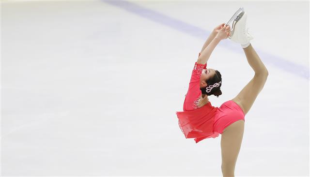 14일 의정부 실내빙상장에서 열린 2020-2021 KB금융 전국남녀 피겨스케이팅 회장배 랭킹대회에서 황채빈(인천옥련중)이 연기를 펼치고 있다.  이번 대회는 새 시즌 피겨스케이팅 국가대표 최종 선발전으로, 지난달 KB금융 코리아 피겨스케이팅 챔피언십 2021 성적을 합산해 태극마크의 주인을 가린다.  2021.3.14 뉴스1