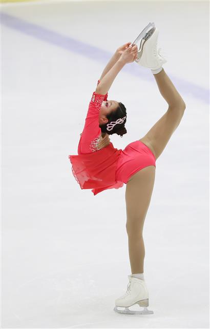 14일 의정부 실내빙상장에서 열린 2020-2021 KB금융 전국남녀 피겨스케이팅 회장배 랭킹대회에서 황채빈(인천옥련중)이 연기를 펼치고 있다.  이번 대회는 새 시즌 피겨스케이팅 국가대표 최종 선발전으로, 지난달 KB금융 코리아 피겨스케이팅 챔피언십 2021 성적을 합산해 태극마크의 주인을 가린다.  2021.3.14 뉴스1