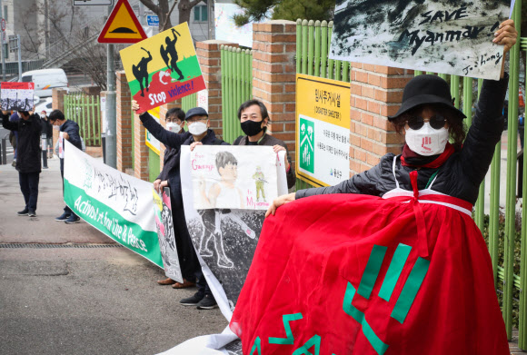 미얀마 민주화 응원하는 광주, 목포 미술인들