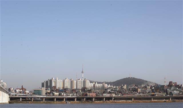 ‘황사 전 파란하늘’