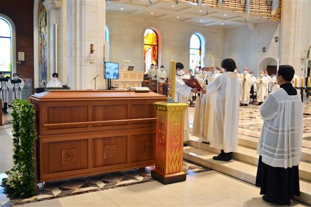 이문희 대주교 장례미사…“천주교 대구대교구 큰 어른, 영원한 안식을”