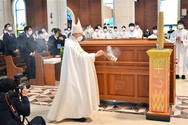 이문희 대주교 장례미사…“천주교 대구대교구 큰 어른, 영원한 안식을”