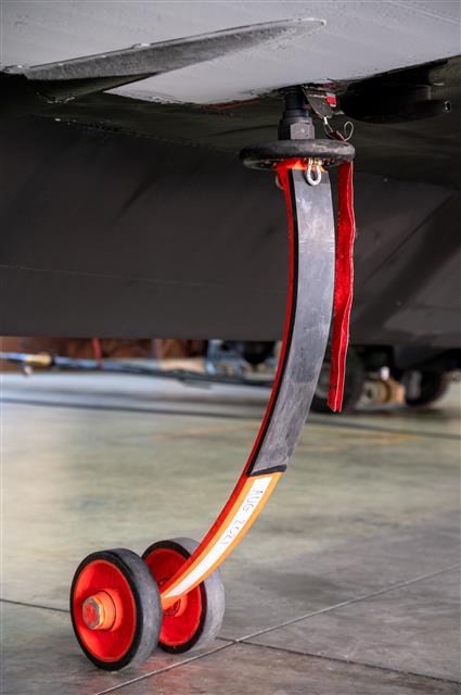 미국 7공군 오산 5정찰비행대대에 배치된 U-2 드래곤 레이디가 지난 12일 비행을 마친 뒤 경기도 오산공군기지에 착륙하고 있다.  오산 공군기지는 미국 바이든 행정부의 토니 블링컨 국무장관과 로이드 오스틴 국방장관 방한 전날인 지난 16일 홈페이지에 U-2 드래곤 레이디 비행 복귀 사진을 게재했다.  20km 이상의 고고도에서 비행하며 북한과 대만해협 등을 돌며 정찰 임무를 수행하는 U-2 정찰기를 미군이 공개한 것은 이례적이다.  오산 공군기지 홈페이지 캡쳐