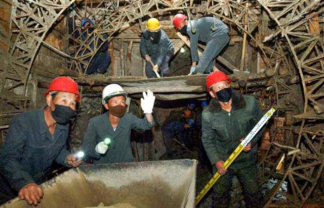 북한, 중소 발전소 건설 박차 가하는 강원도 조명