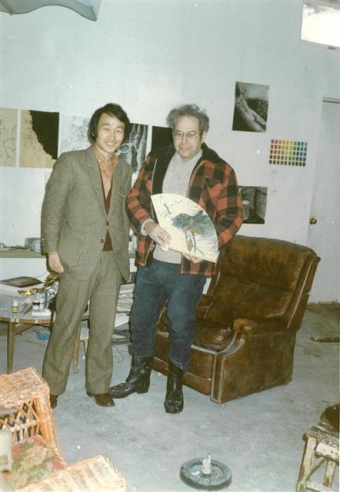 1985년 미국의 대표적 조각가 조지 시걸(오른쪽)의 작업장에서.