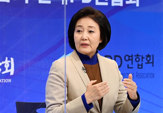 토론회에서 발언하는 박영선 후보