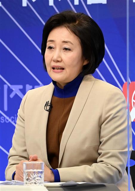 후보 초청 토론회 참석한 박영선