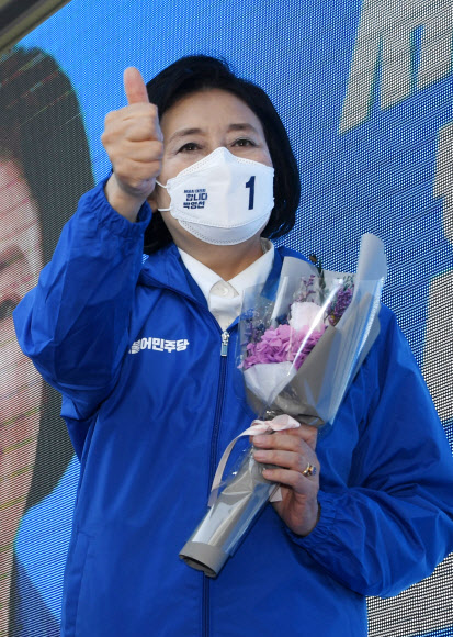 박영선, 엄지로 기호 1번 지지 호소