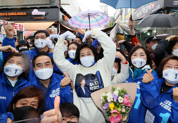 소상공인이 선물한 티셔츠 입은 박영선