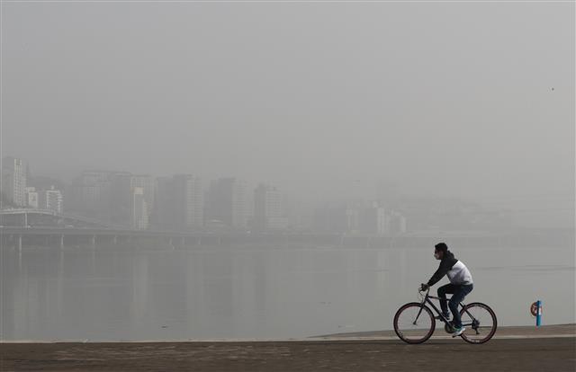 ‘대기질 최악’...서울 황사.미세먼지 경보 동시 발령