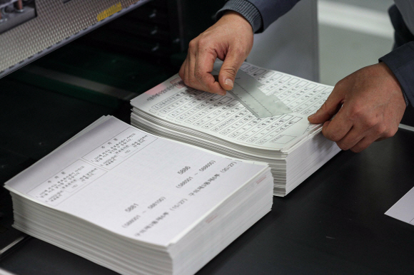 29일 경기 안양 한 인쇄업체에서 4.7 서울시장 보궐선거에 사용될 투표용지가 인쇄되고 있다. 2021. 3. 29 박윤슬 기자 seul@seoul.co.kr