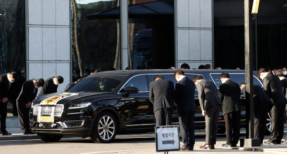 고 신춘호 회장을 떠나보내며
