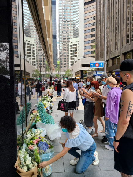장국영 팬들의 추모 헌화