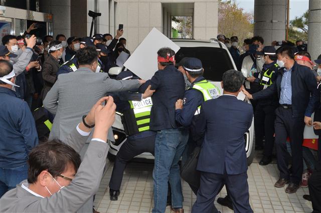 장관님 어디 가십니까