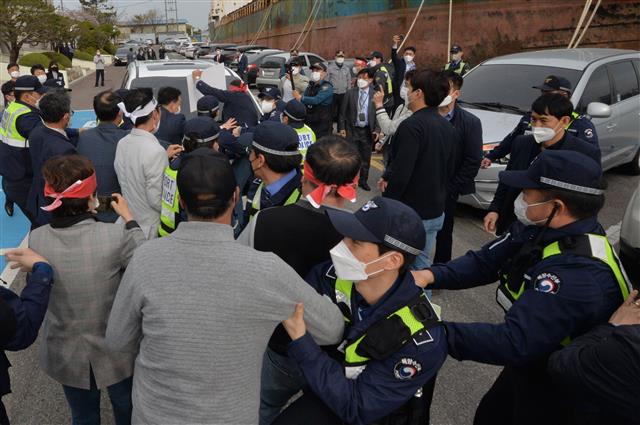 장관님 여객선 없으면 울릉 주민 다 죽습니다
