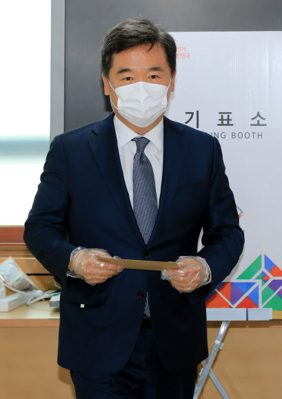 투표 마친 서정협 서울시장 권한대행