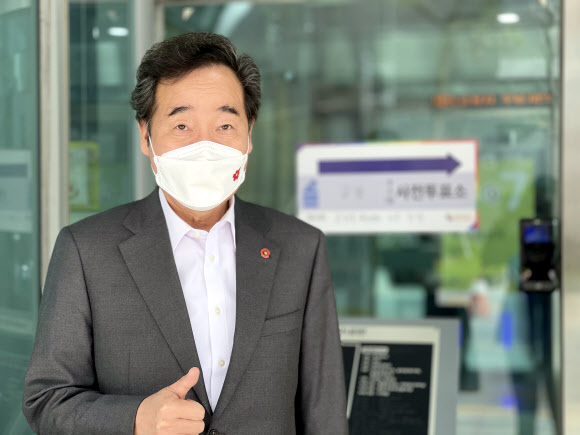 사전투표 마친 이낙연 상임선대위원장