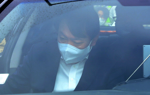 사전투표 마친 윤석열 전 총장