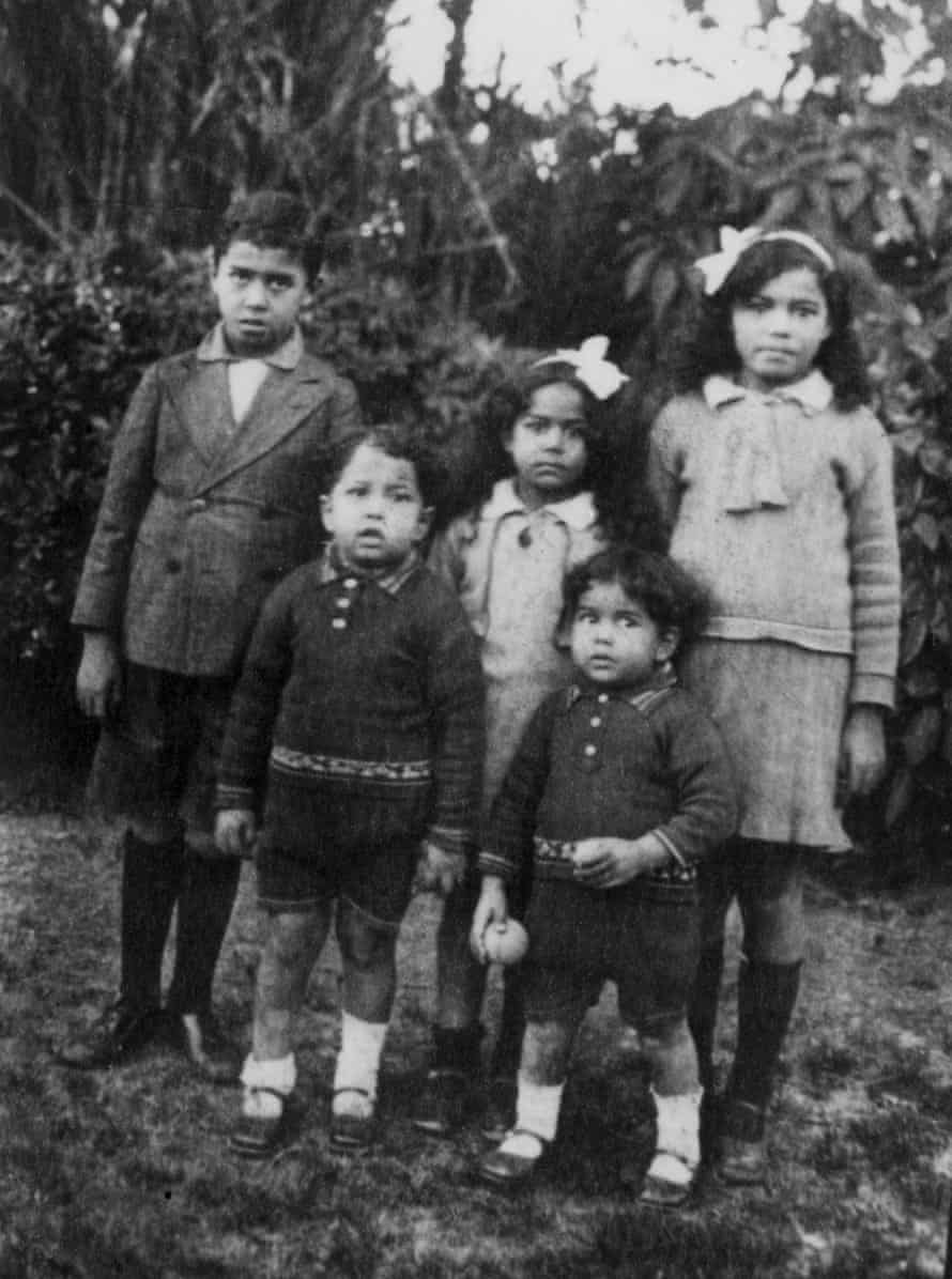 1938년 7살의 나왈 엘 사다위(오른쪽)가 형제 자매와 함께 찍은 사진. 사다위는 6살 때 성기 절제 수술(할례)를 받았다. 본인 제공
