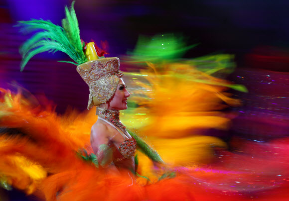 IVANOVO, RUSSIA ? APRIL 3, 2021: A costumed performer is seen during the Feyeriya [Extravaganza] Show at the Ivanovo State Circus. On 3 April 2021, the circus resumed performances after being shutdown for a year in connection with the COVID-19 pandemic. Vladimir Smirnov/TASS/2021-04-04 11:45:19/ <연합뉴스