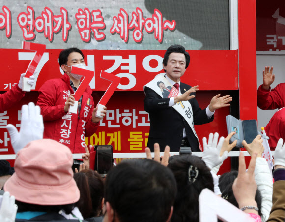 지지호소하는 국가혁명당 허경영 서울시장 후보