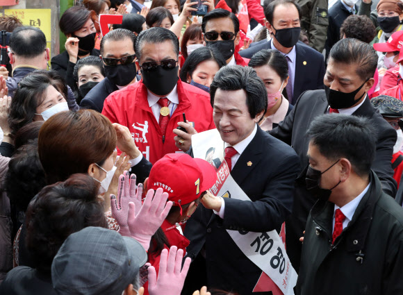 지지호소하는 국가혁명당 허경영 서울시장 후보