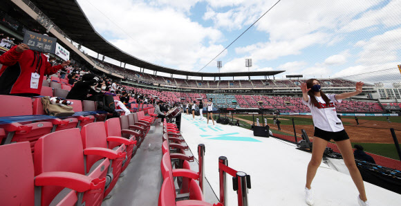 관중과 함께 개막한 프로야구