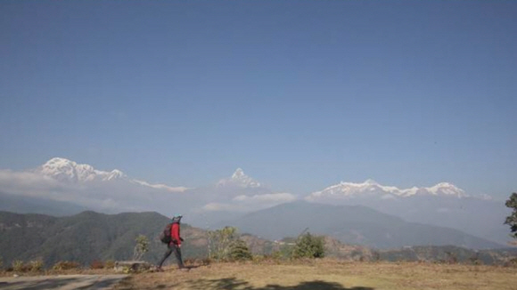 EBS1은 5~9일 세계적으로 유명한 트레킹 명소 5곳을 소개한다. 사진은 아름다운 히말라야 설산을 감상할 수 있는 네팔 안나푸르나의 푼힐 트레킹.<br>EBS1 제공