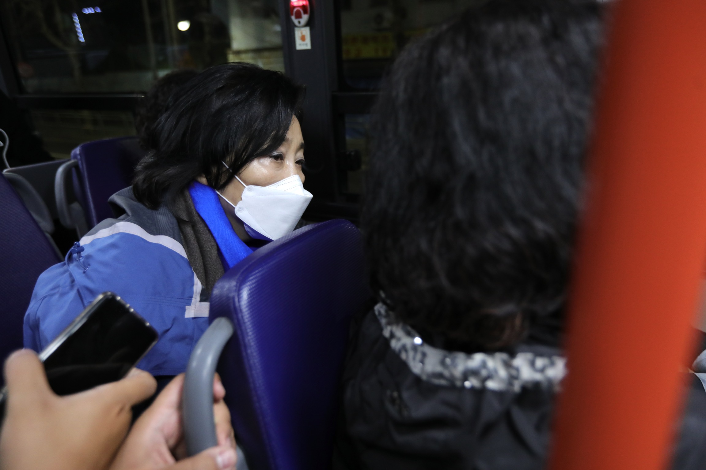 6일 6411번 버스에 오른 더불어민주당 박영선 서울시장 후보