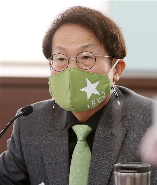 조희연 서울시교육감이 6일 종로구 서울시교육청에서 열린 ‘서울학생, 미얀마 민주화 투쟁에 세계시민으로 연대하다’ 기자회견에서 모두발언을 하고 있다.  서울시교육청은 현재 국제적 이슈가 되고 있는 미얀마 사태를 중심으로 사회 현안에 관해 토론하고 학생들이 다양성, 인권, 평화 감수성을 바탕으로 존중과 연대의 세계시민의식을 함양할 수 있도록 ‘미얀마의 봄을 기다리며’라는 제목의 계기교육 자료를 제작, 학교 현장에 보급한다. 2021.4.6 뉴스1