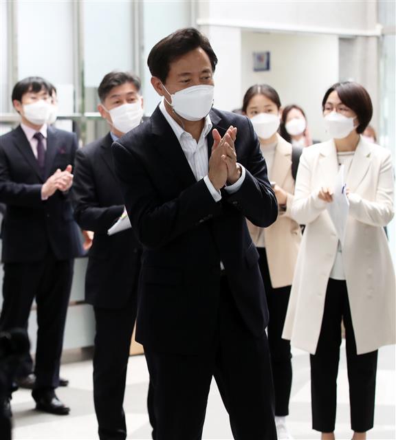 박수치는 오세훈