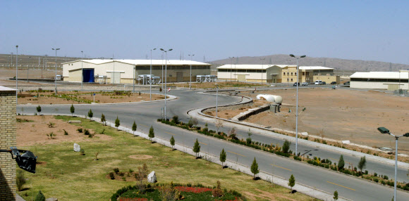 이란 수도 테헤란에서 남쪽으로 약 250km 떨어진 나탄즈에 있는 우라늄 농축시설의 지난 2005년 3월 모습.  로이터 연합뉴스