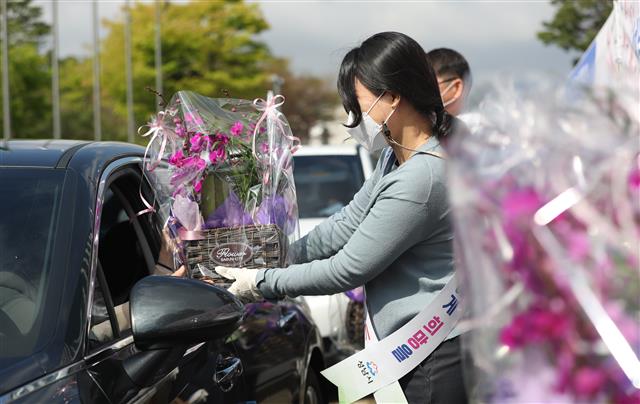 꽃과 화분 사러 왔어요