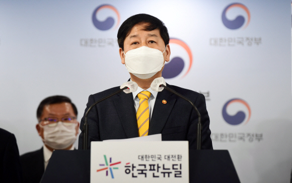 일본정부가 후쿠시마 오염수 방출을 결정한 가운데 13일 구윤철 국무조정실장이 정부 입장을 발표 하고 있다. 2021. 4. 13 박윤슬 기자 seul@seoul.co.kr