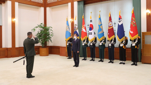 13일 청와대본관에서  해병대사령관진급 및 보직 신고식이열리고있다. 2021. 4. 13 도준석 기자 pado@seoul.co.kr