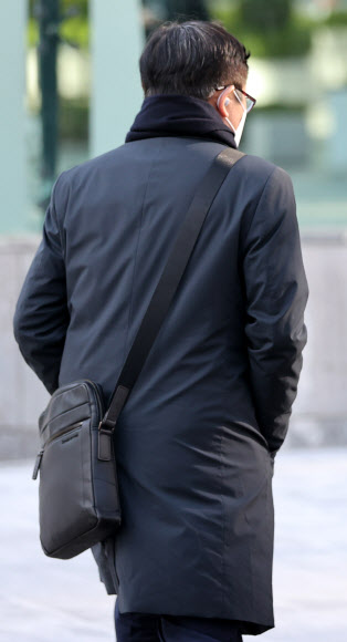 ‘4월인데 춥네’