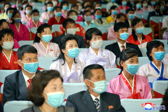 김일성 탄생 109돌 경축 농근맹중앙예술선전대 공연 진행