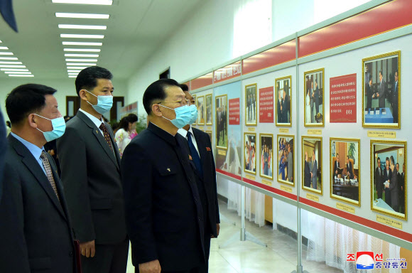 김일성 탄생 109돌 경축 중앙사진전람회 개막