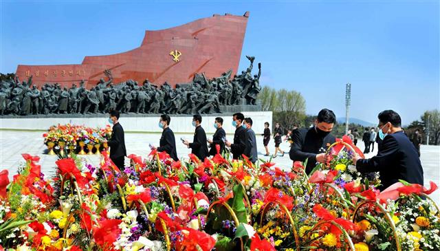 “그리움과 경모의 정으로 만수대 언덕 찾아”…김일성 추모