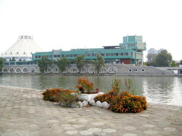 창립 40돌 맞이한 평양 청류관 식당