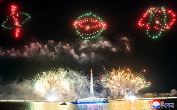북한,김일성 생일 109주년 맞아 축포발사