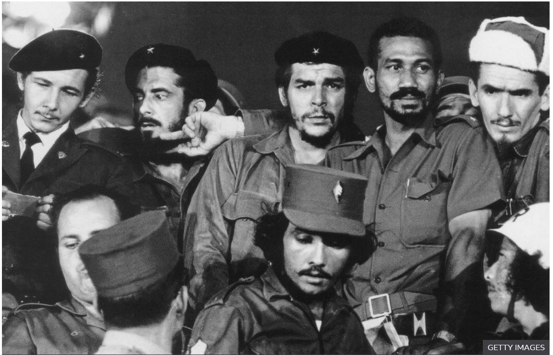 1959년 쿠바혁명 첫 해 하바나에서 라울 카스트로(왼쪽부터) 안토니오 누네스 히메네즈, 에르네스토 체 게바라, 후안 알메이다, 라미로 발데스 등. 게티이미지 자료사진 