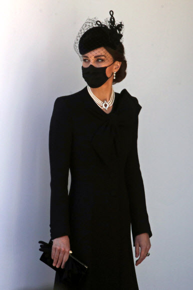 케이트 미들턴 영국 왕세손비가 17일(현지시간) 런던 교외 윈저성에서 엄수된 엘리자베스 2세 여왕의 남편 필립공의 장례식에 참석하고 있다. 로이터 연합뉴스