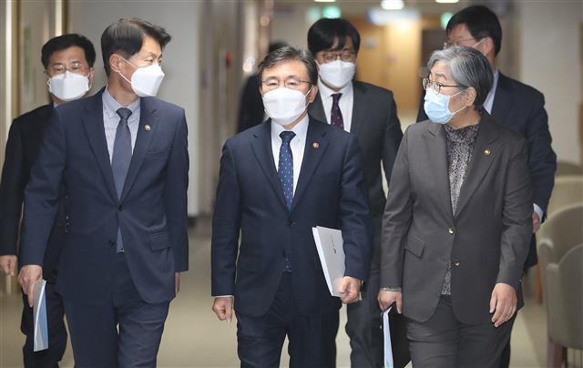 이야기 나누는 권덕철?정은경?김강립