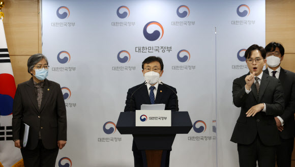 발언하는 권덕철 보건복지부 장관