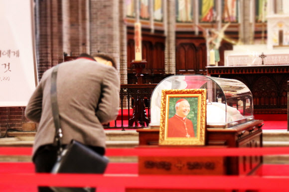 정진석 추기경 일반 신자 조문 시작