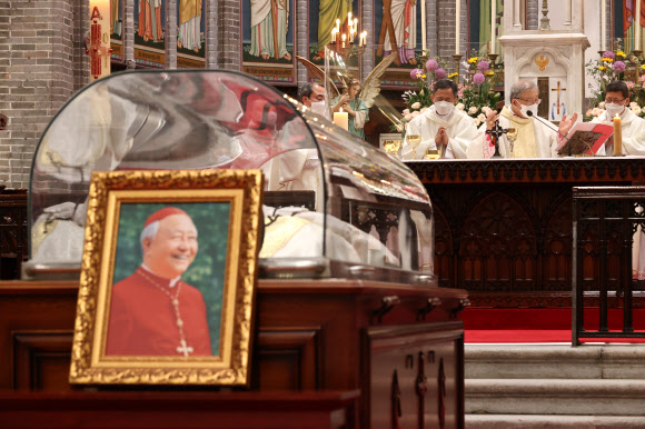 고 정진석 추기경 선종미사